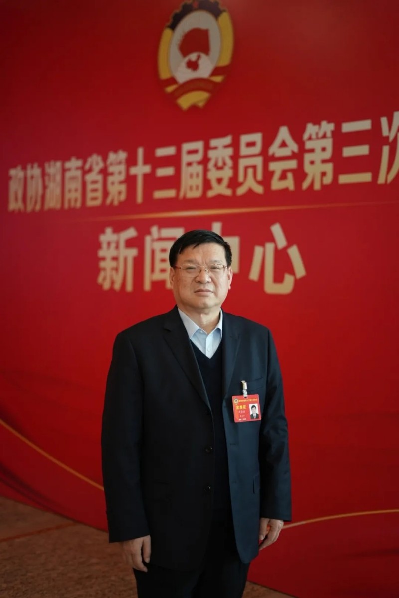 兩會(huì)供銷之聲丨周重旺：產(chǎn)業(yè)先行，以農(nóng)業(yè)經(jīng)營(yíng)主體的發(fā)展助力鄉(xiāng)村振興